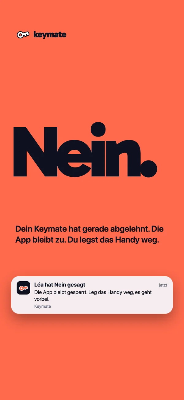 Nein: Die App bleibt zu. Du legst das Handy weg.
